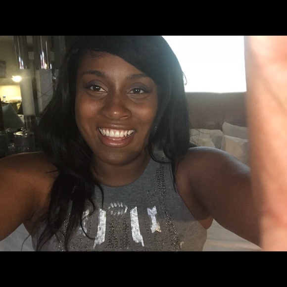 Meet your Posher, Britney - Picture 2 of 3